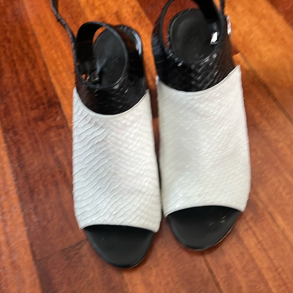 Snakeskin MGemi “The Stagione” Open toe shoes with box
